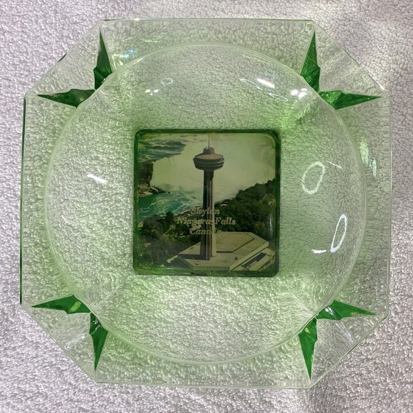 Vintage Skylon Niagara Falls Canada Large Cut Green Glass Ashtray Trinket Dish - Picture 3 of 12